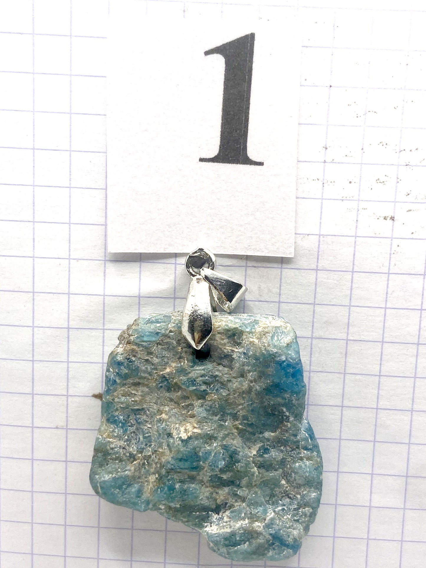 BRUTE APATITE BLEUE