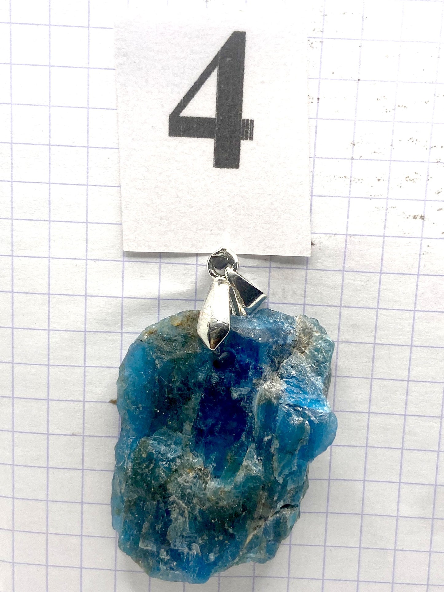 BRUTE APATITE BLEUE