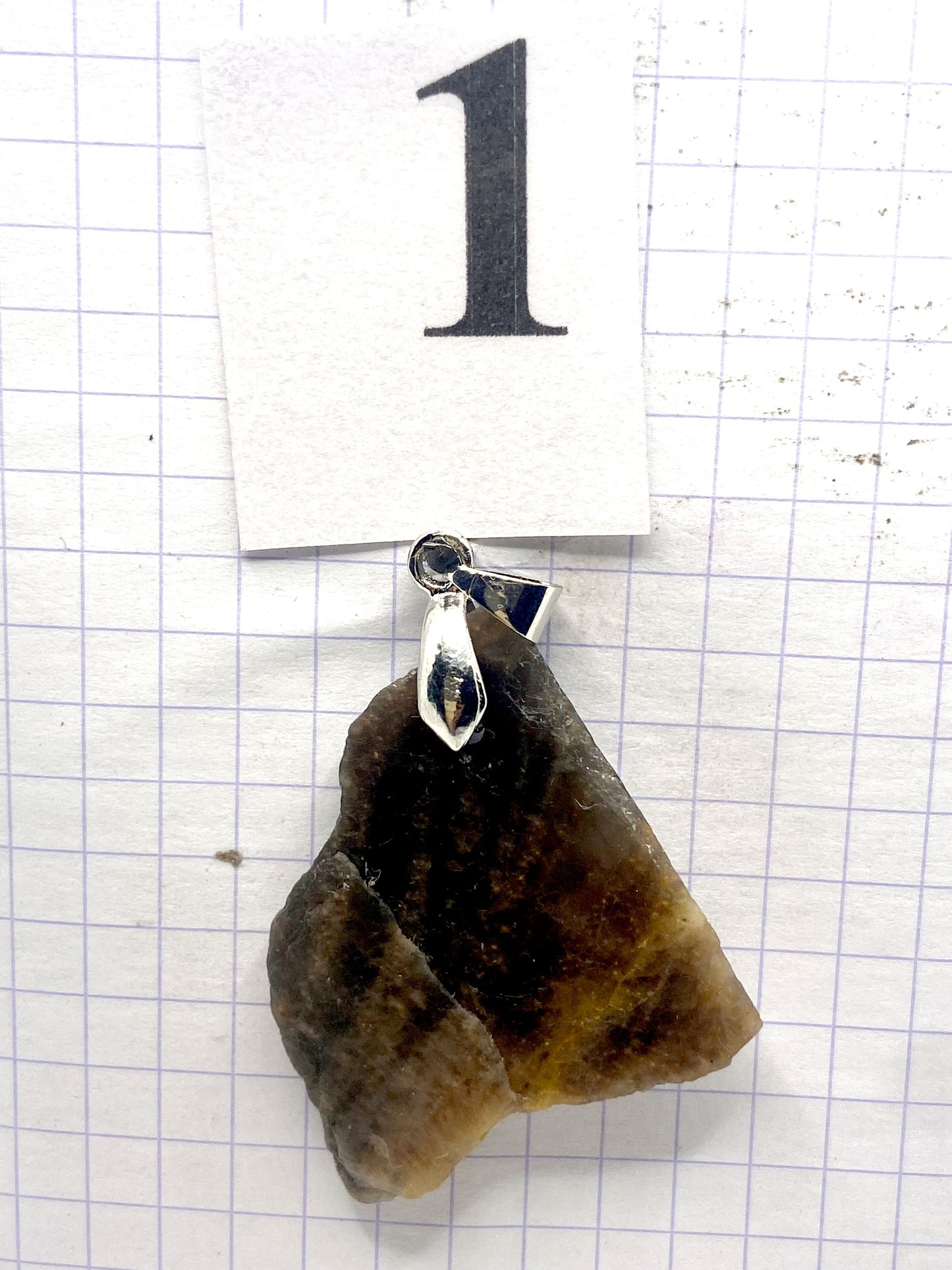 BRUTE PIERRE DE LUNE NOIRE