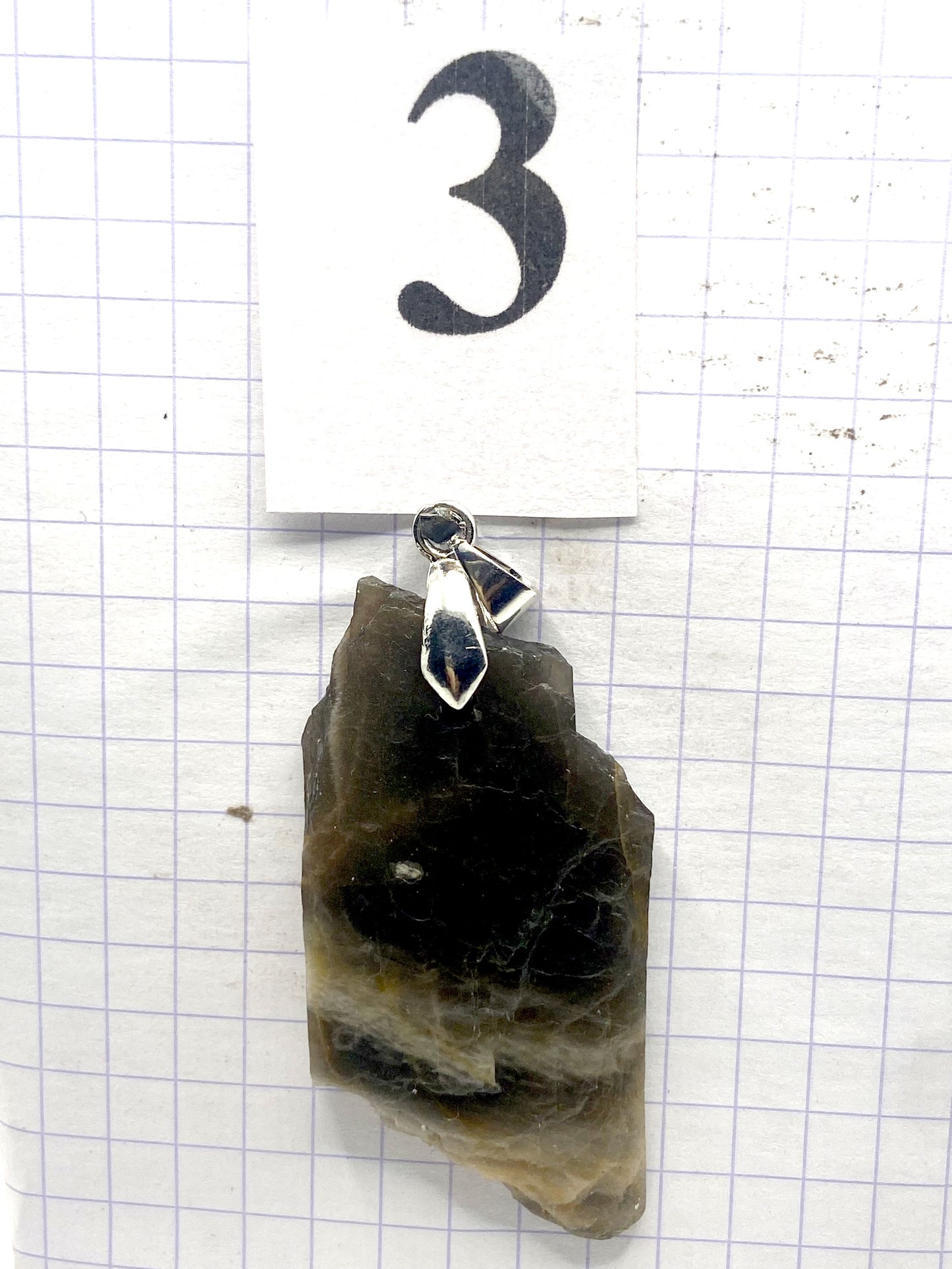 BRUTE PIERRE DE LUNE NOIRE