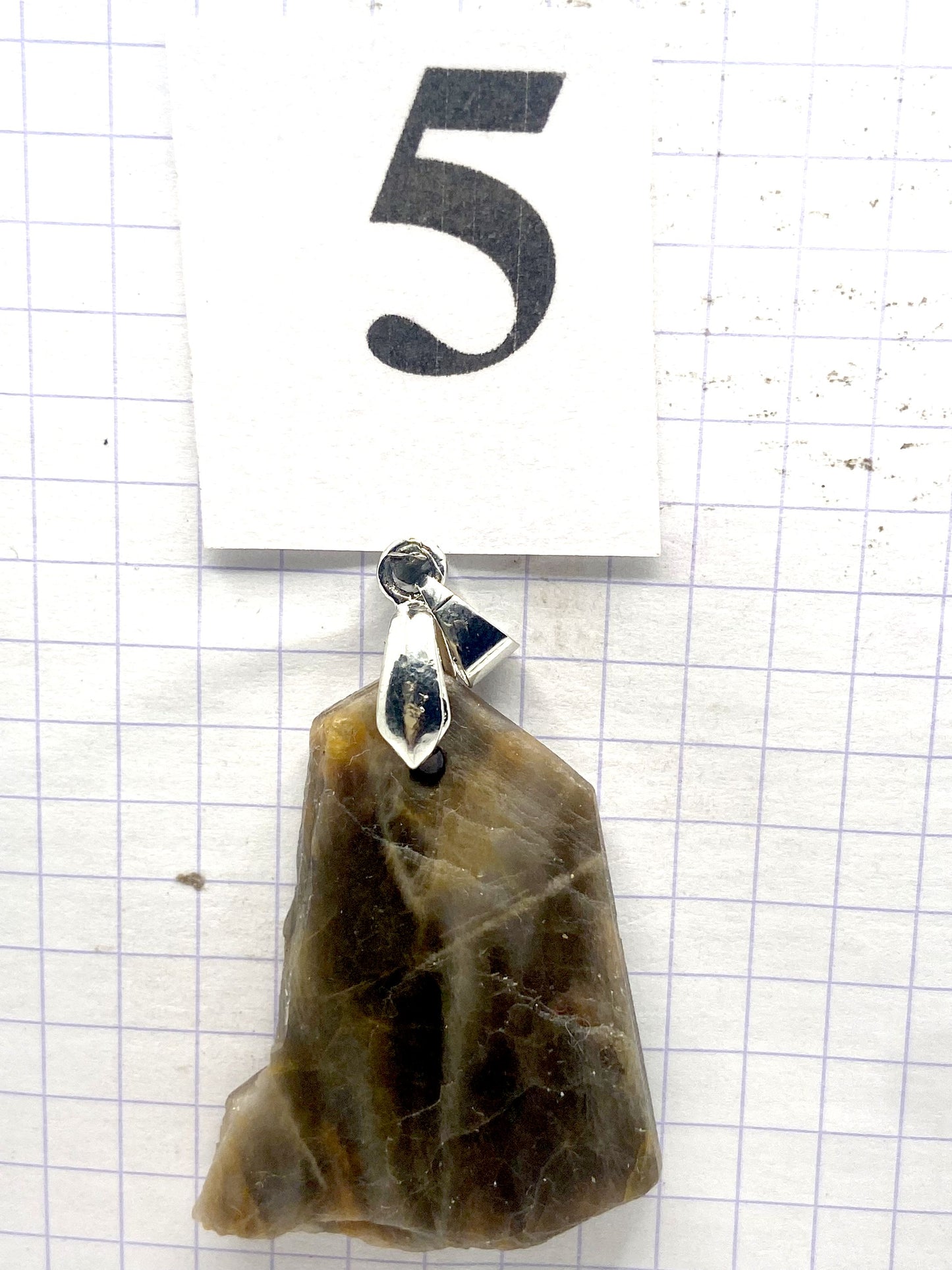 BRUTE PIERRE DE LUNE NOIRE