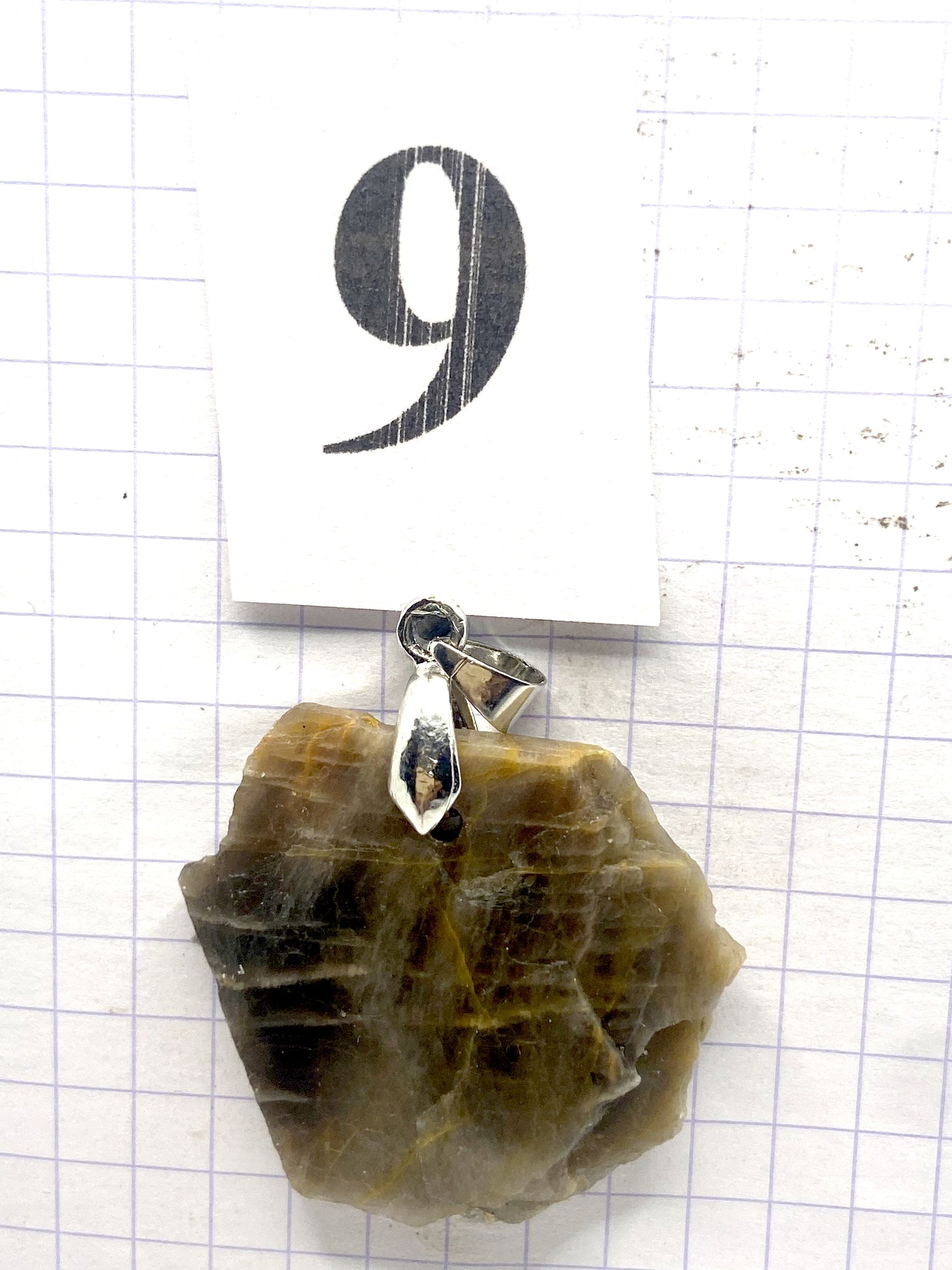 BRUTE PIERRE DE LUNE NOIRE